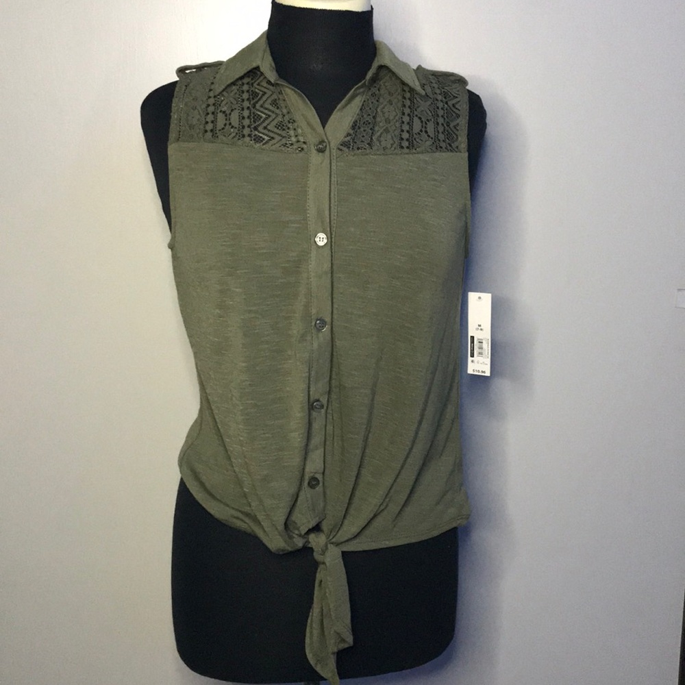 Sleeveless blouse